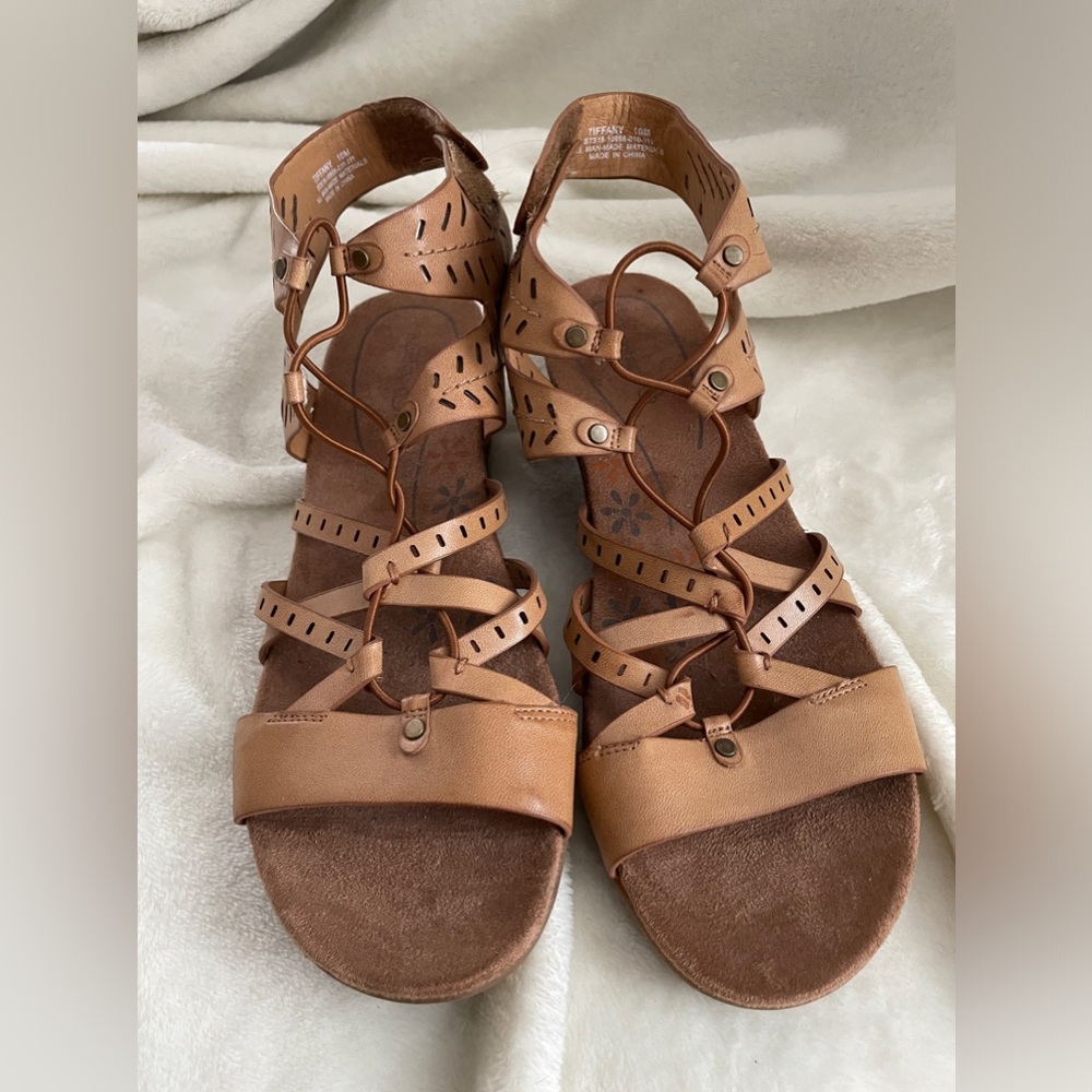 Womens Beartraps lace up sandals, Velcro adjustable ankle strap. Wedge heel. 10M